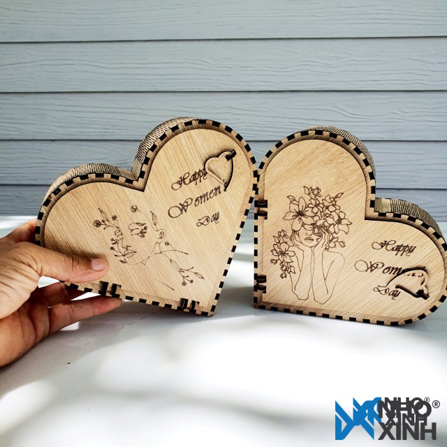 Hộp quà gỗ trái tim là một món quà ý nghĩa để dành tặng cho người thân yêu của bạn. Với thiết kế đẹp mắt và chất liệu gỗ tự nhiên, chiếc hộp quà này sẽ mang lại sự độc đáo và sang trọng cho bất kỳ dịp trang trọng nào.